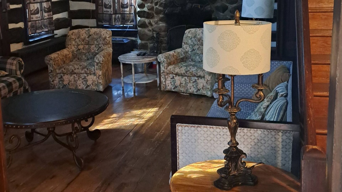 Gettysburg House | 1798 historic log cabin and 3 acres in Gettysburg you can rent privately.