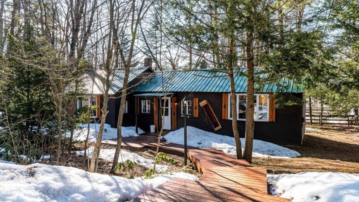 Cranmore Birches Cabin | 17SM · Renovated 1BR|Deck |Washer/Dryer