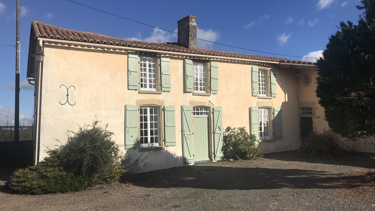 Saint-Maurice-des-Noues House | 17th century farmhouse gite. Situated next to the artisan village of vouvant.