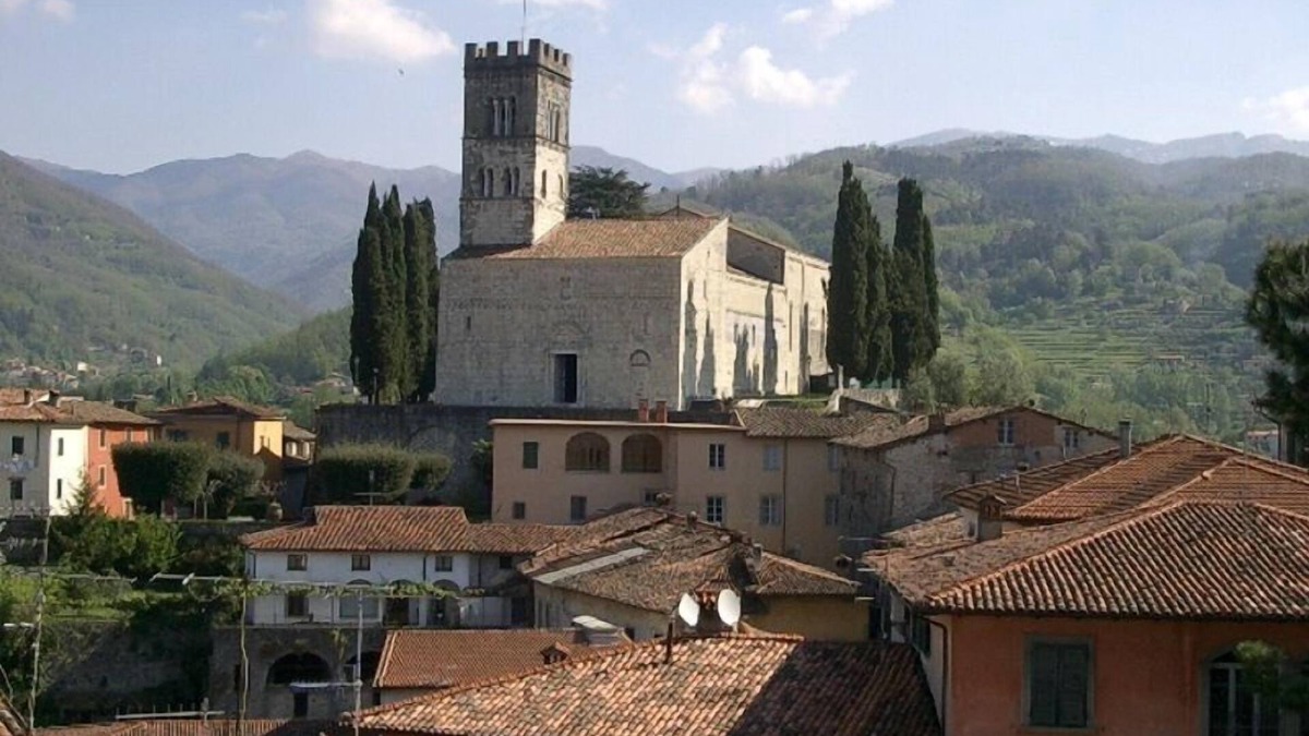 Cardoso House | 17th C Tuscan Villa With Mountain Views