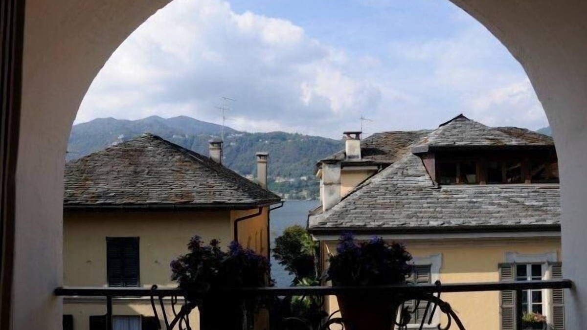 Orta San Giulio House | 17th century building in the historic center of Lake Orta