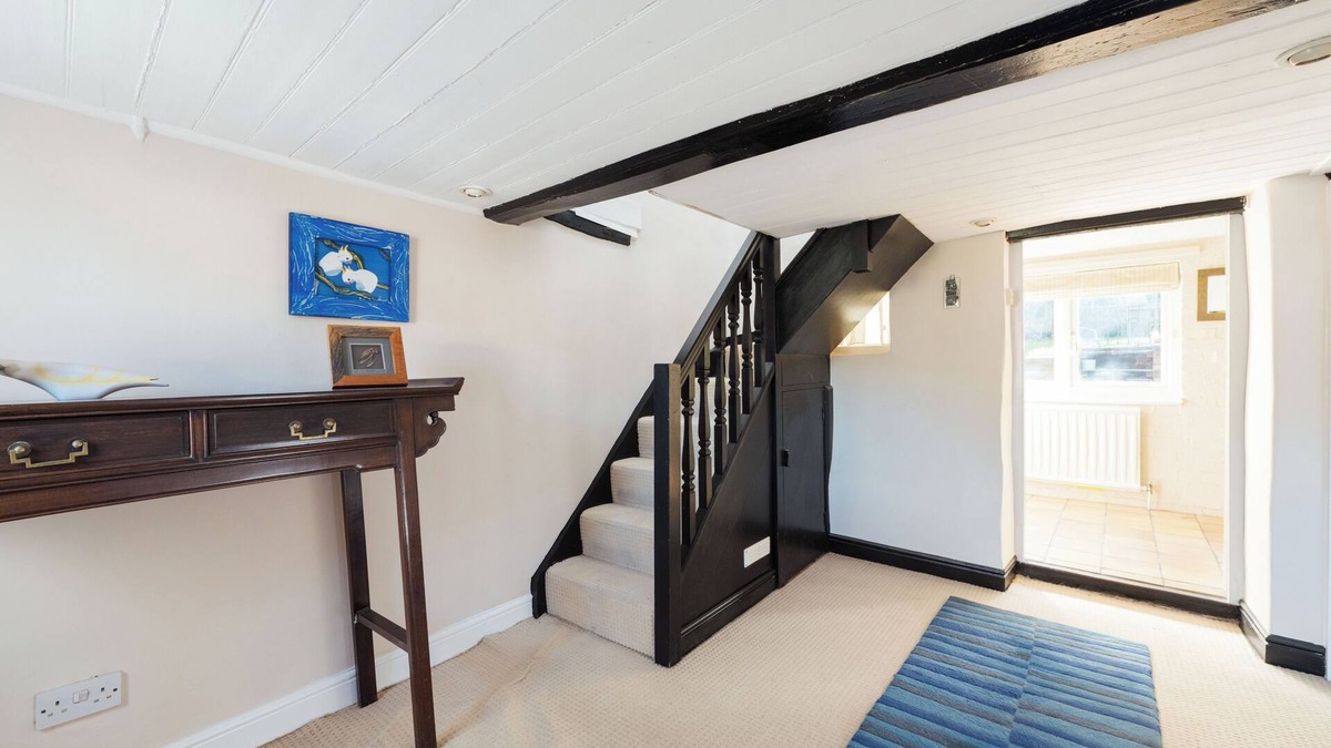 Luton House | 17th century character house with original features, excellent transport links