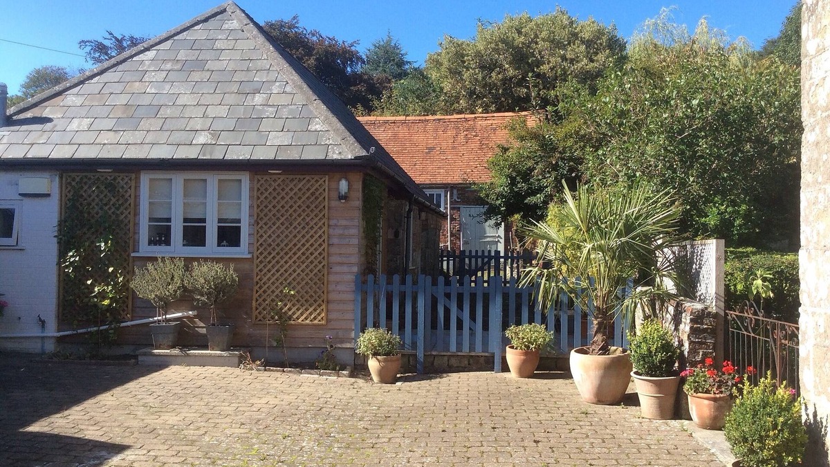 Shaftesbury Cottage | 17th Century converted Coach House in Shaftesbury, Dorset