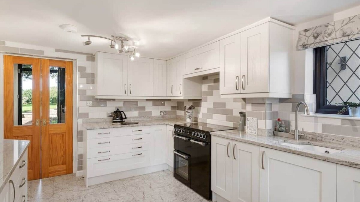 Clyst St Mary House | 17th Century Cottage, Large Garden & Gym