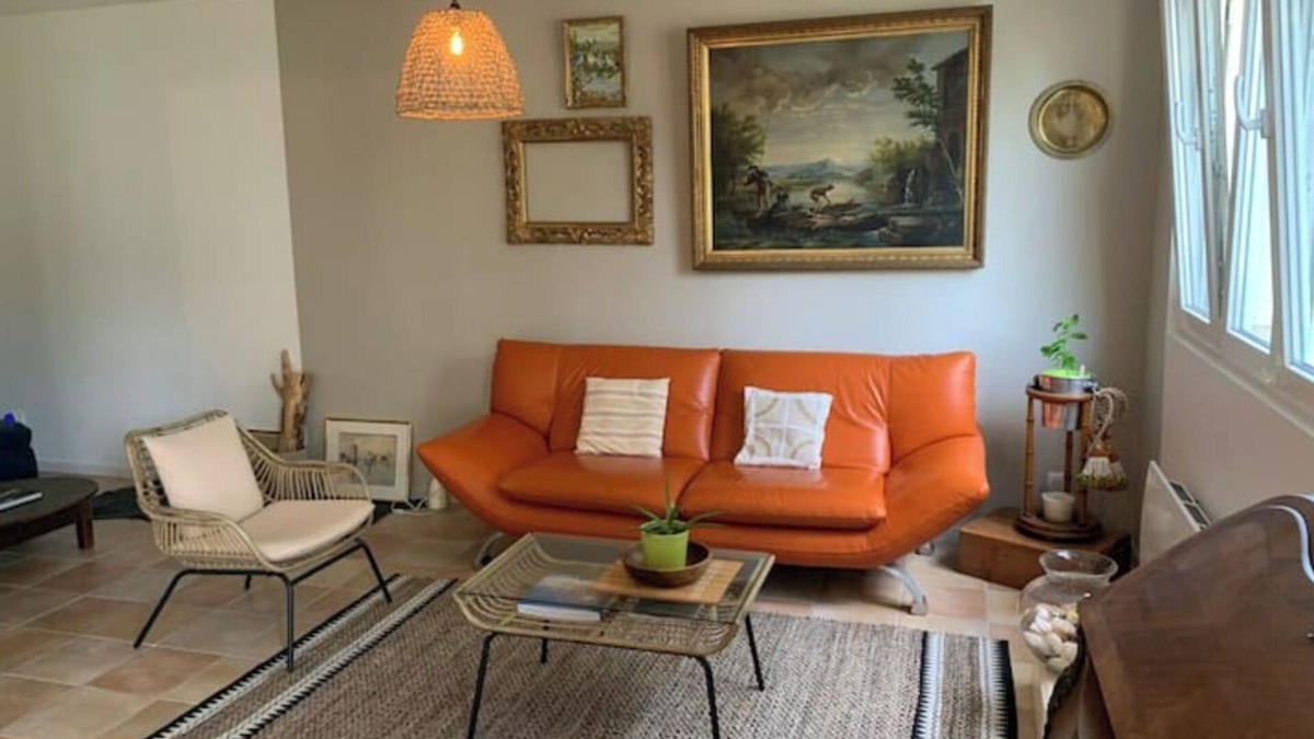 Ambares-et-Lagrave Villa | 17th-century stone building with private terrace and garden