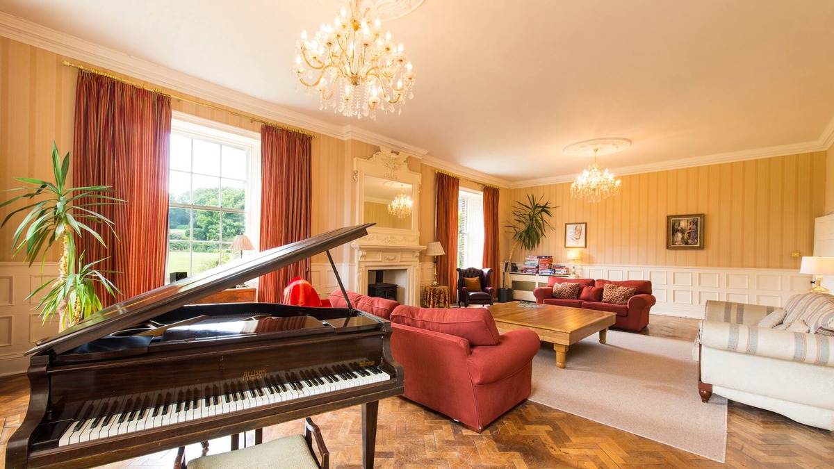 Hunmanby House | 17th Century, Grade II* listed with Country and Sea Views, optional hot tub