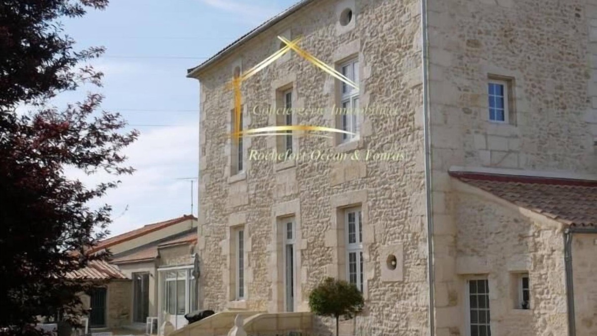 Tonnay-Charente House | 17th-century manor house