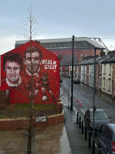 Anfield House | 18 Anfield 5 min walk Sleeps 7 4BR 5Bed 3Bathrms