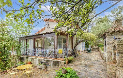Saint-Clement-de-Riviere House | 180 m² House ∙ 2 bedrooms ∙ 4 guests