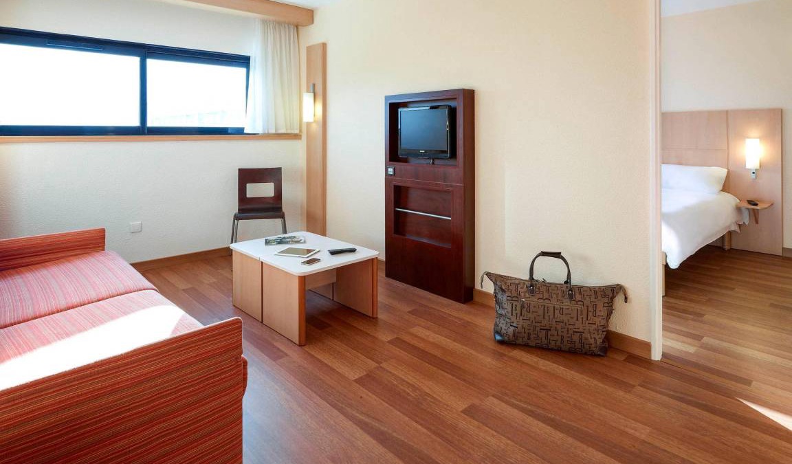 Chasseneuil-du-Poitou Hotel | 18 m² Hotel ∙ 4 guests