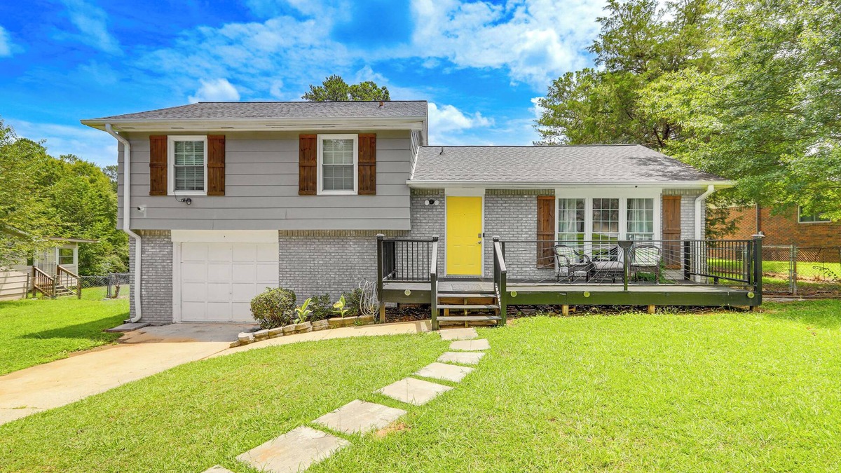 Church Street House | 18 Mi to Dtwn Atlanta: Pet-Friendly Home w/Yard!