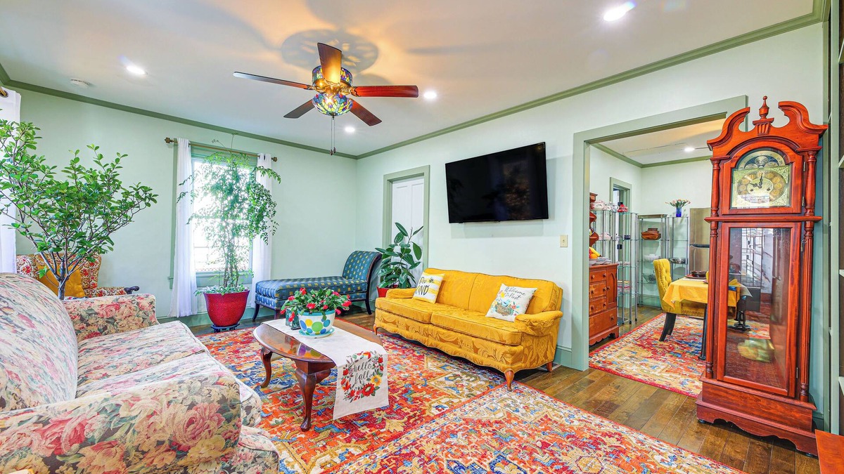 Springfield House | 18 Mi to Skiing: Colorful Home in Springfield!