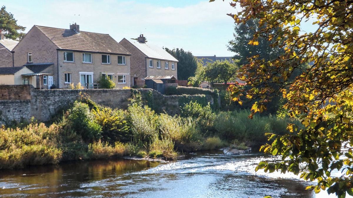 Barnard Castle Cottage | 18 THORNGATE WYND, pet friendly, with open fire in Barnard Castle