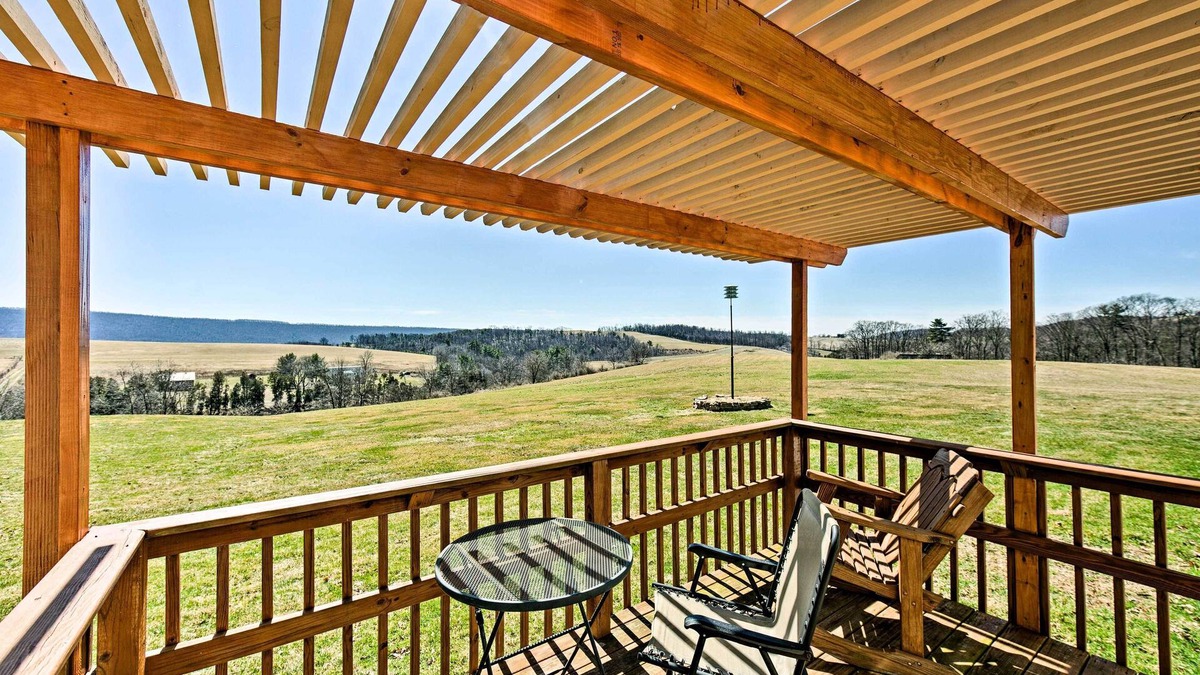Dornsife House | 180-Acre Farm: 'The Lodge' in Klingerstown!
