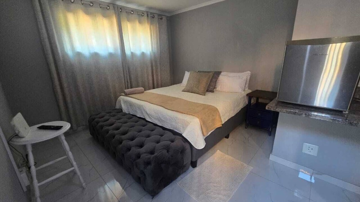 Constantia Kloof House | 180 Degrees View on The Kloof – 5-Bedroom Luxury Home with a View in Roodepoort