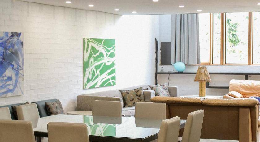 Narrabundah Apartment | 180 m² Apartment ∙ 1 bedroom ∙ 9 guests