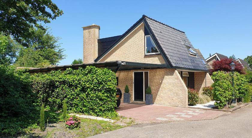 Vleteren House | 180 m² House ∙ 2 bedrooms ∙ 4 guests