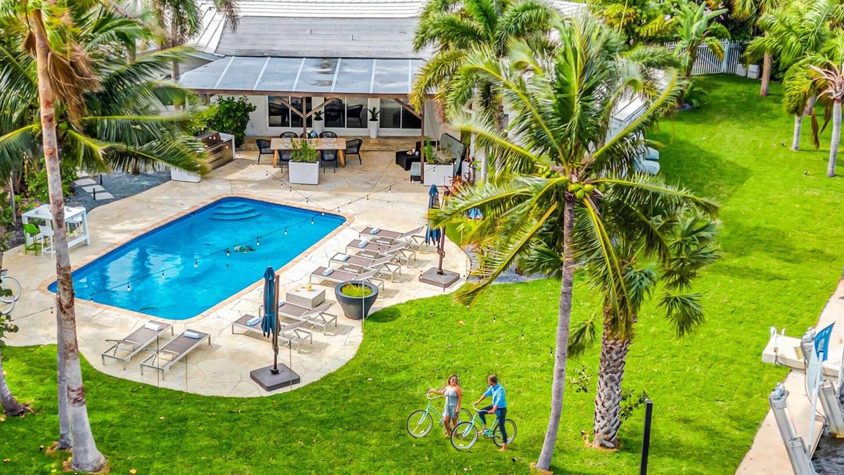 17th Street Causeway House | 180' of Waterfront | Heated Pool | Walk To Beach | Paradise Point Key | RESIDENCES