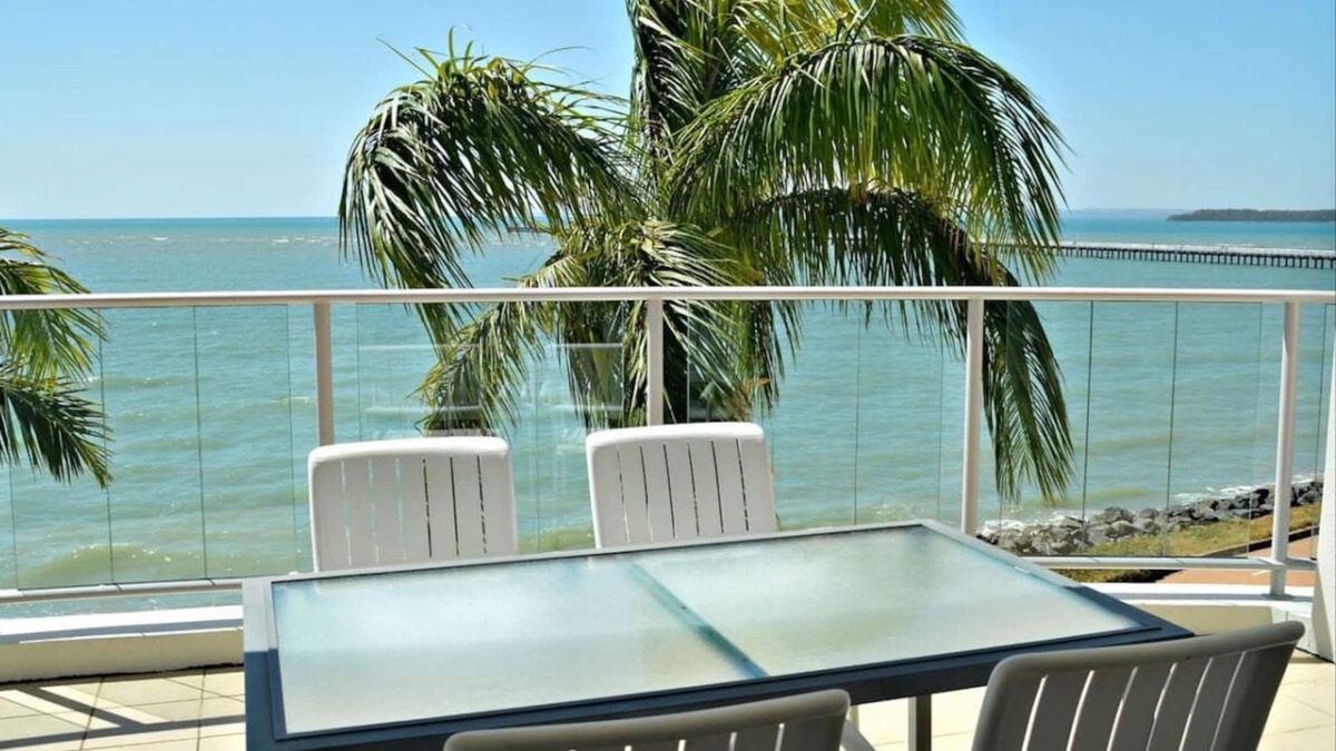 Urangan Condo | 180˚ Water View Apartment - Simply Stunning