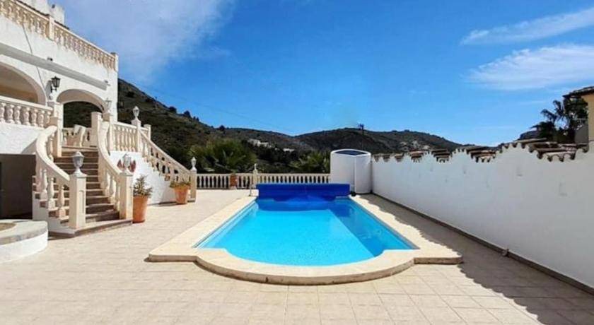 Arnella Villa | 1800 m² Villa ∙ 5 bedrooms ∙ 10 guests