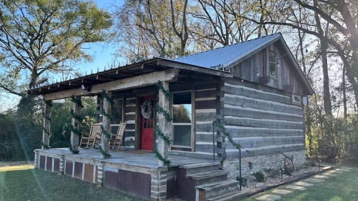 Montgomery Cabin | 1800’s style log cabin with modern amenities