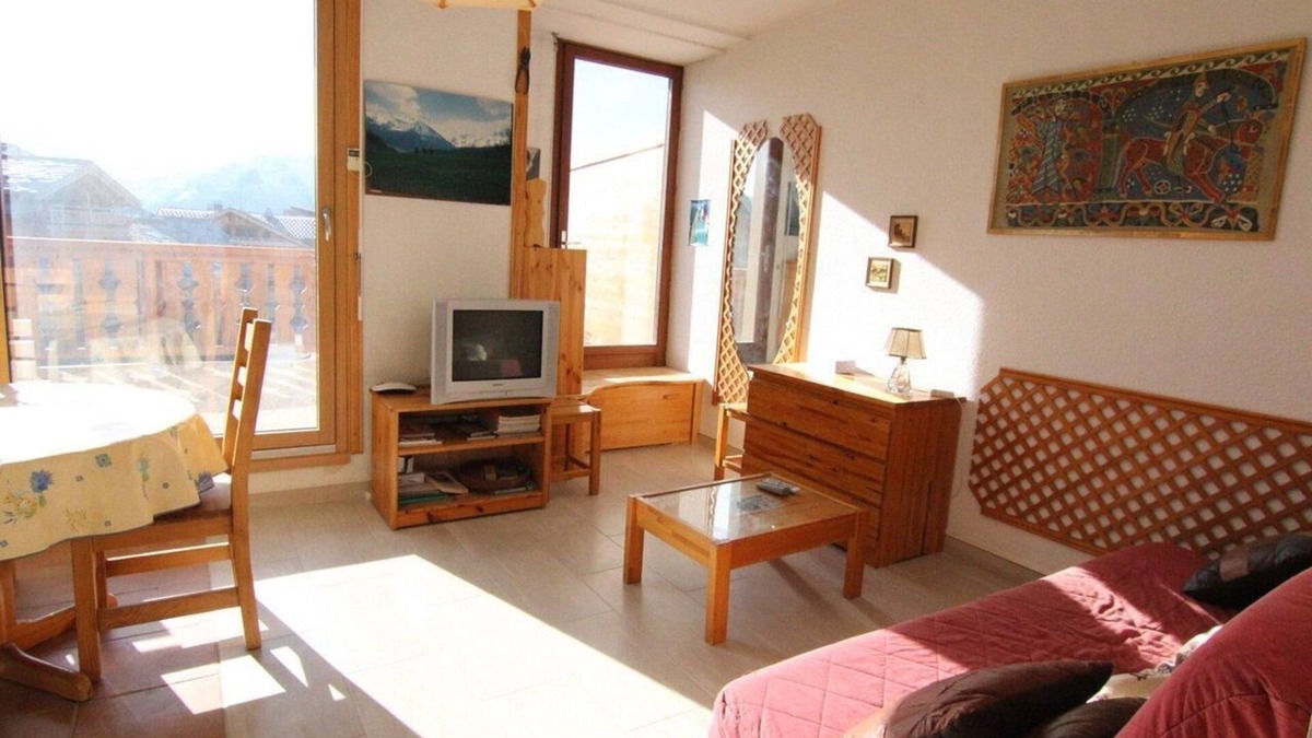 Cognet Apartment | 180m from ski slopes, 1st floor, balcony, tv, ski locker, 23m², Alpe d'Huez
