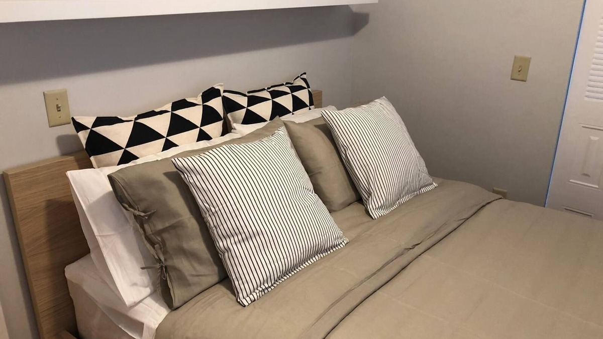 Union City Apartment | 1817 2C · Authentic cute 1bed Apt-20 min to NYC/Parking Avai