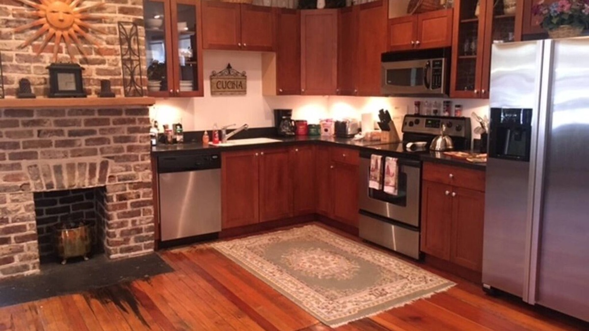Petersburg House | 1830's House in Historic Old Towne Petersburg, VA