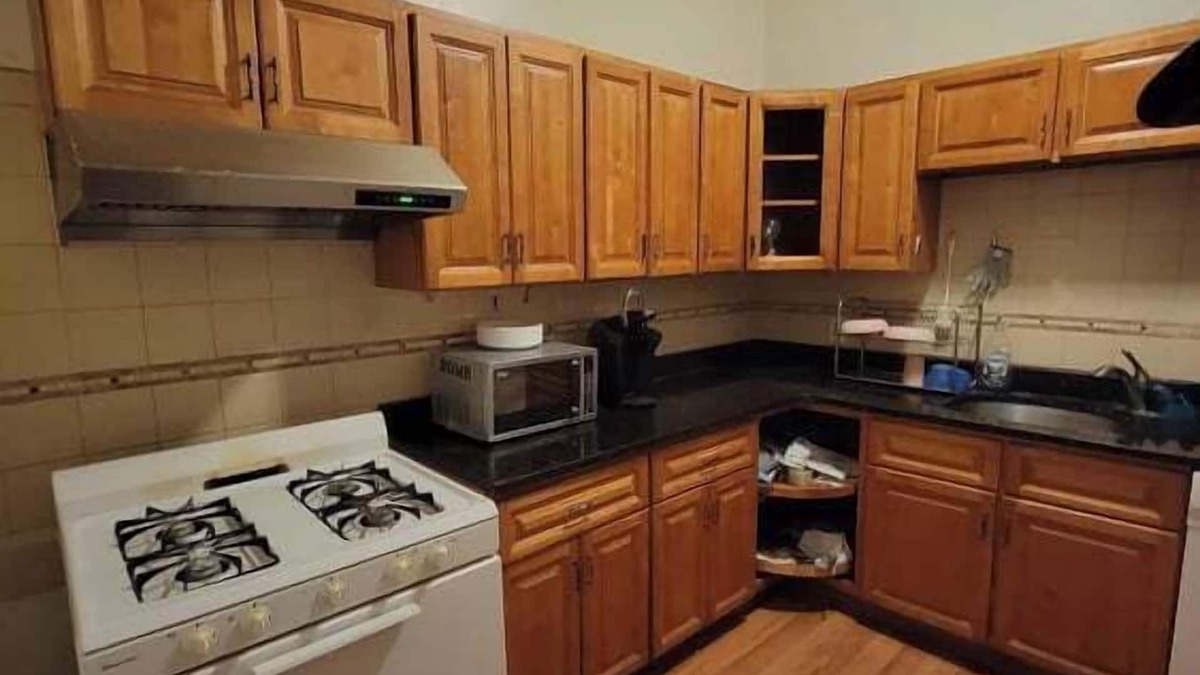 Hyde Square House | 184 Heath St