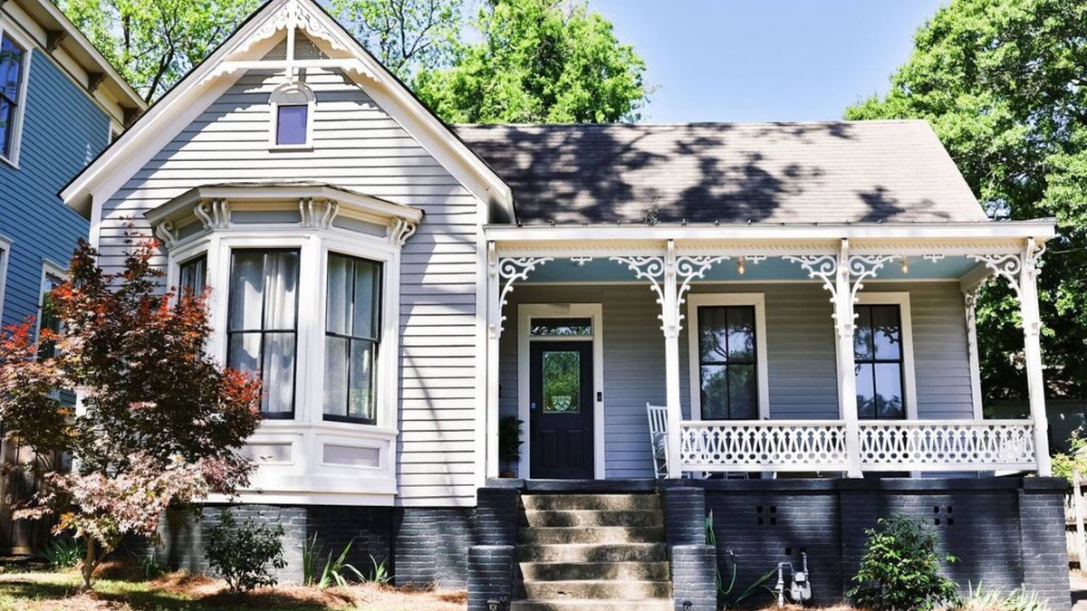 Montgomery House | 1840's 2BR/2BA Historic Luxury