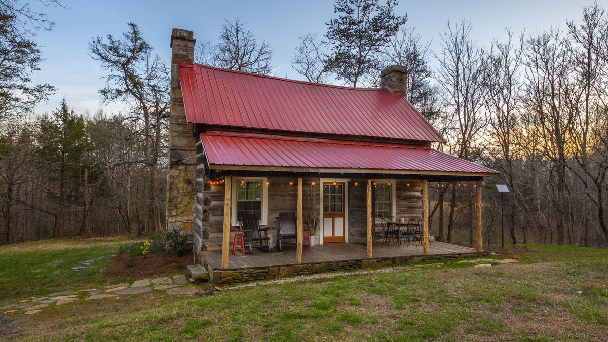 Stoneville Cabin | 1840's Log Cabin Getaway