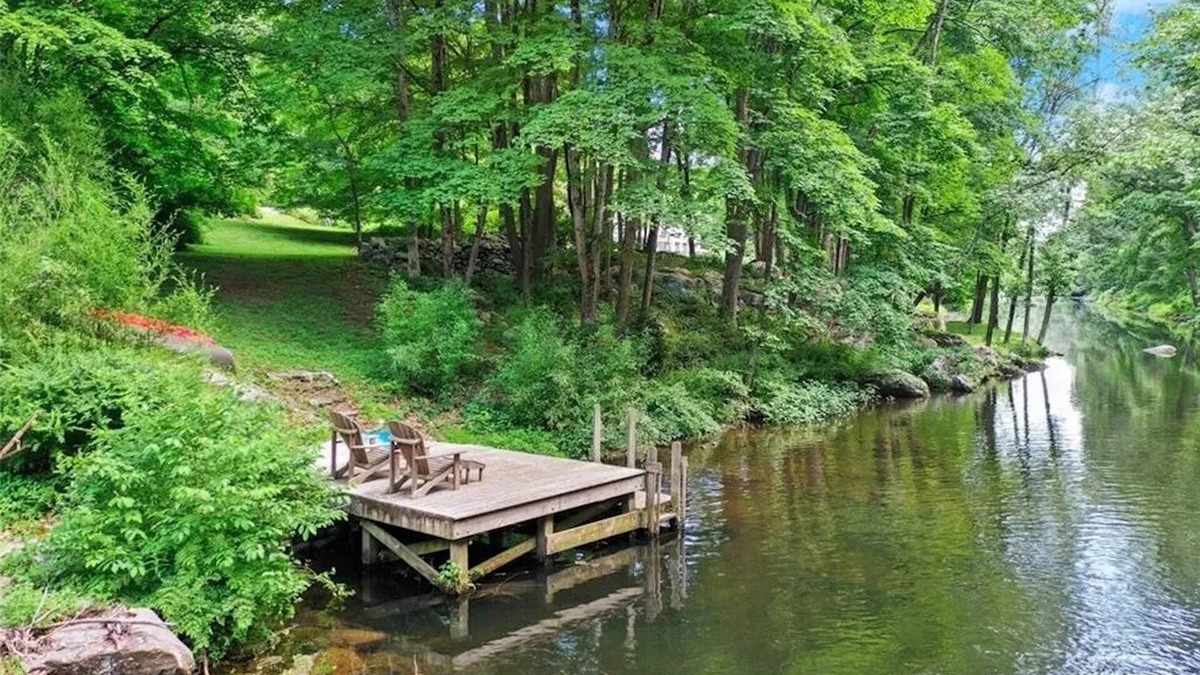 Weston House | 1845 Historic & Romantic Westport/Weston River Access - Luxury Matresses Low EMF