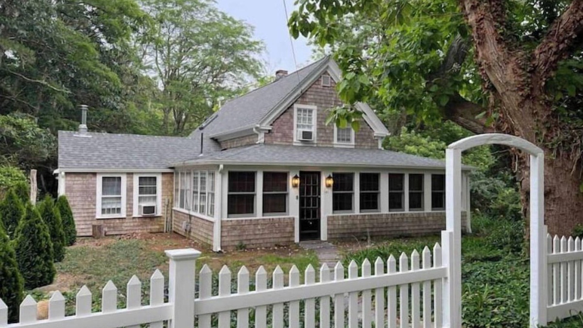 Orleans House | 1850 Orleans Antique Home with path to Arey’s Pond