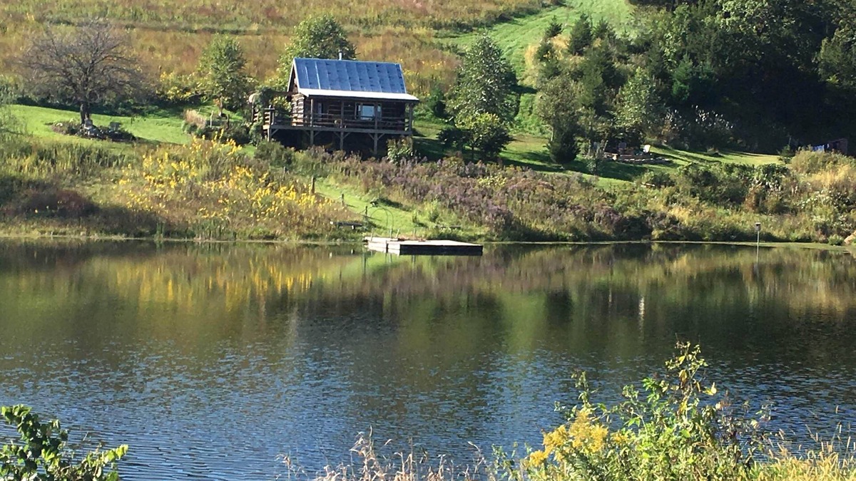 Bellevue Cabin | 1850 Rustic Cabin 20acre Prairie 3stocked ponds