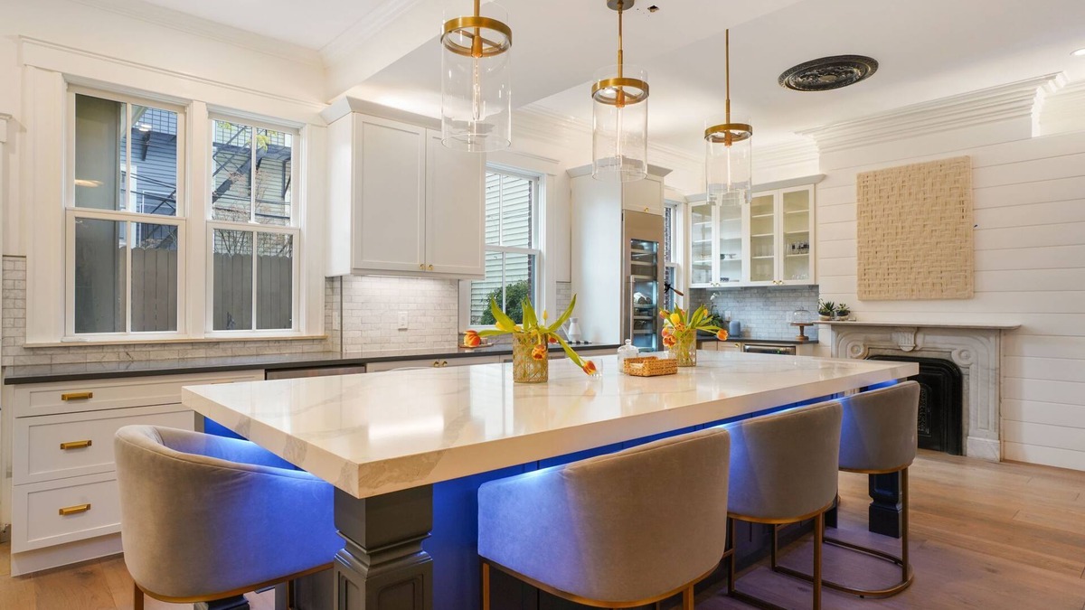 Thompson Square - Bunker Hill House | "1855 Grand Mansion In Historical Charlestown" 6 bed 4.5 bath Renovated 2021