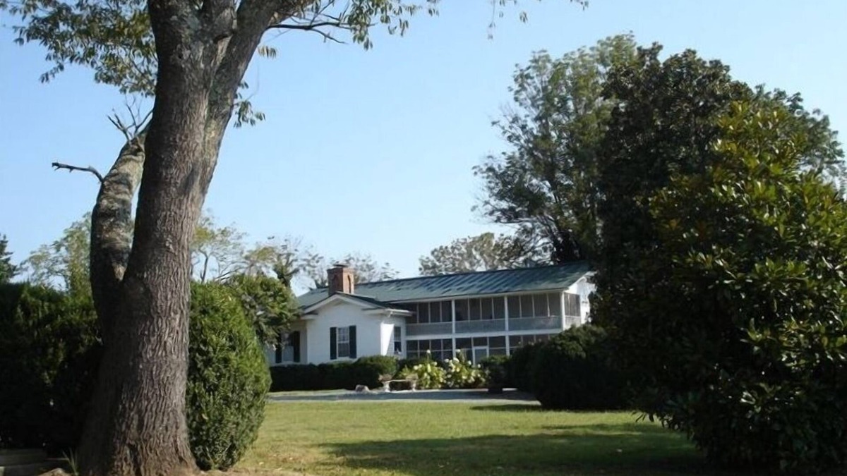 Gordonsville House | 1856 Manor House on 600-Acre Working Horse/Cattle Estate