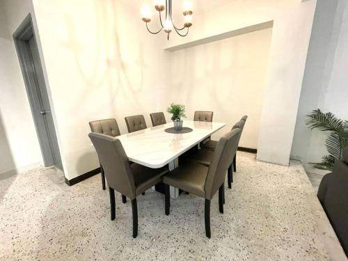 Subang Jaya House | 186 m² House ∙ 4 bedrooms ∙ 10 guests