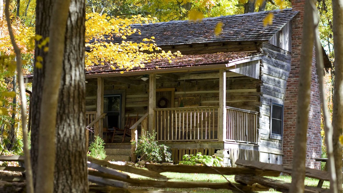 Clinton Cabin | 1860 Era Original Log Cabin In Beautiful East Tennessee - Foust Cabin