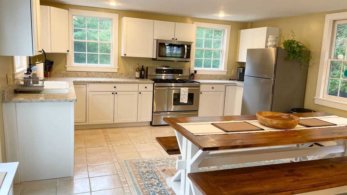 Madison House | 1860's Colonial House Near Downtown and Beaches!