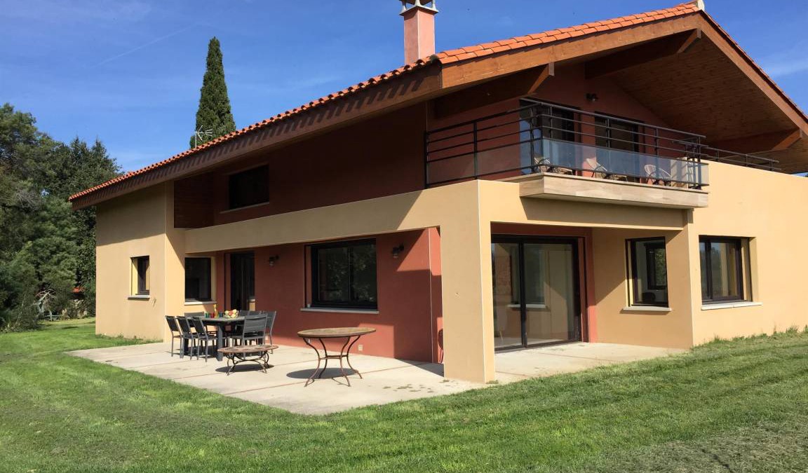 Thuir House | 187 m² Gîte ∙ 4 bedrooms ∙ 8 guests