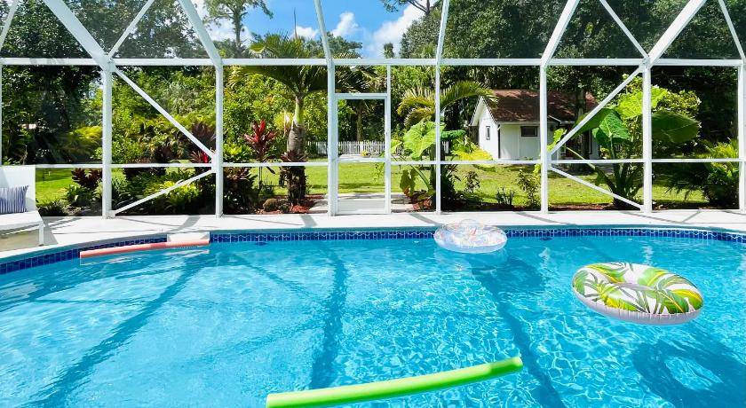 Jupiter Farms House | 187 m² House ∙ 3 bedrooms ∙ 12 guests