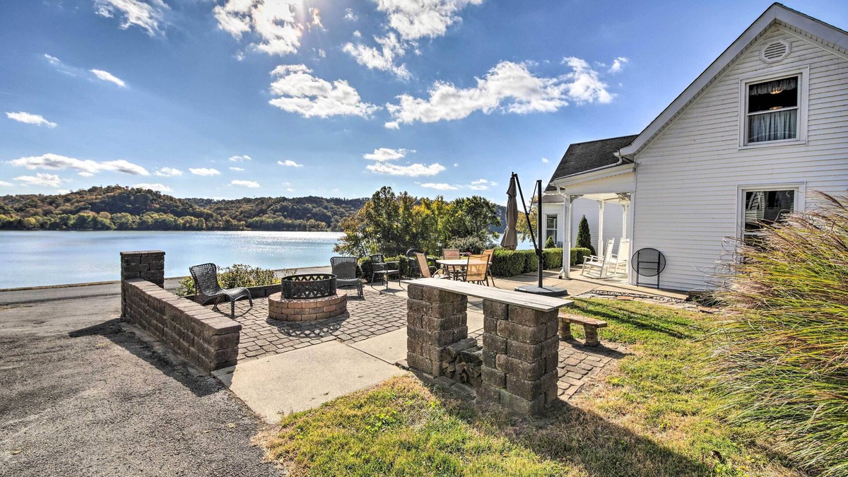 Bethlehem House | 1872 Bethlehem Home w/View of Ohio River!