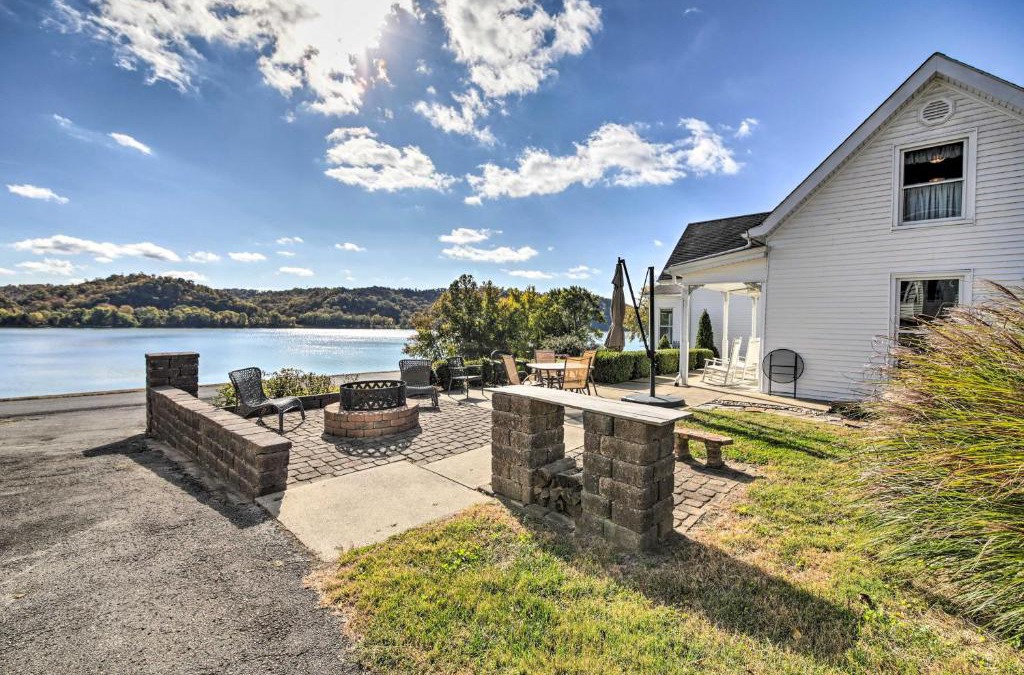 Bethlehem House | 1872 Bethlehem Home with View of Ohio River!