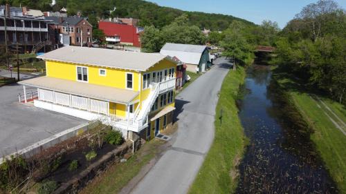Hancock House | 1878 RiverRun B&B - Waterfront, Self-Serve Breakfast, WiFi, Trail and River access
