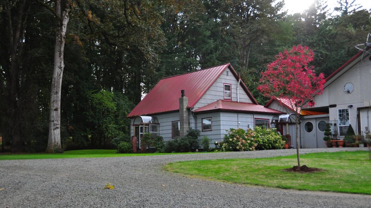 Corvallis House | 1880's Farm House on a Christmas Tree Farm 5 Minutes to Oregon State University
