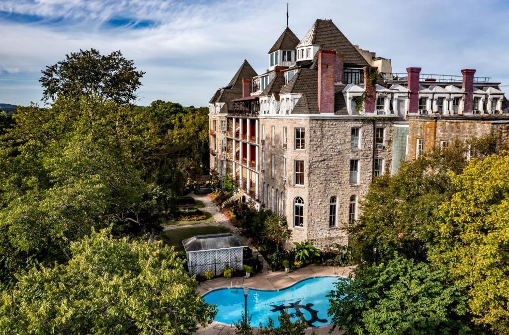 Eureka Springs Historic District Hotel | 1886 Crescent Hotel and Spa