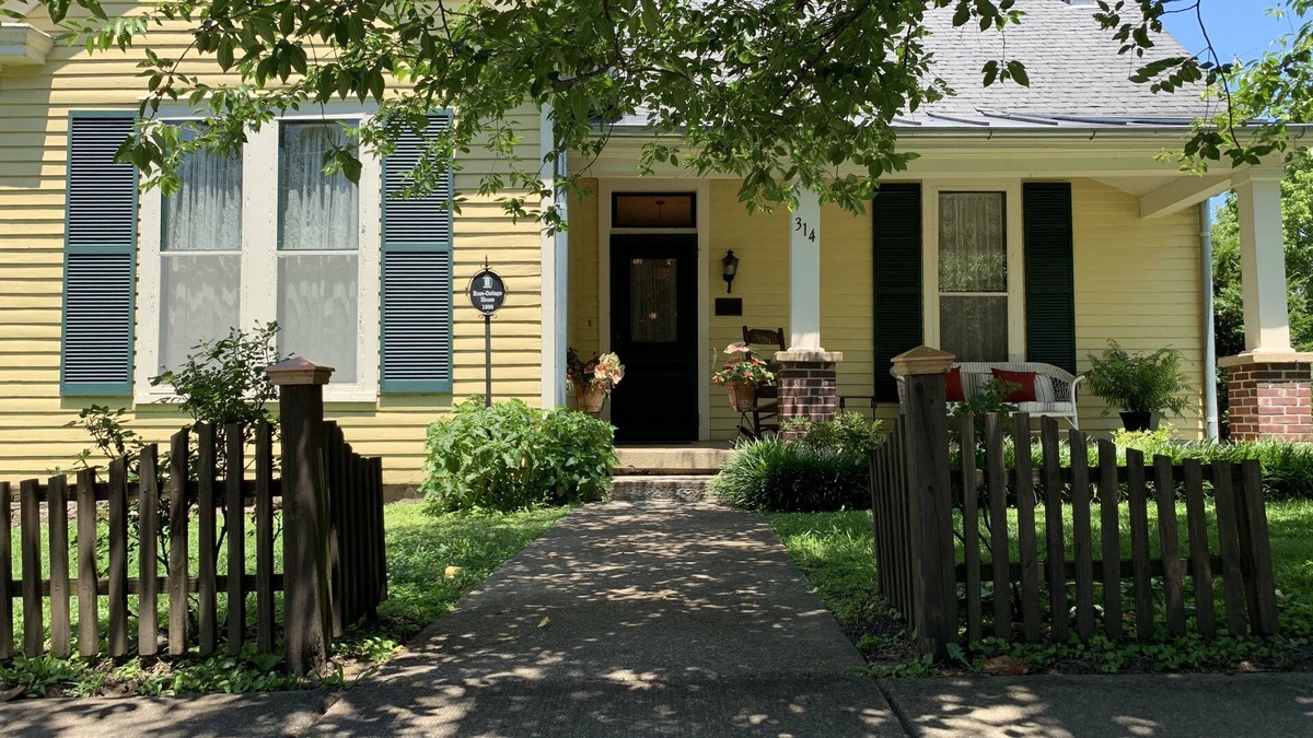 Historic Downtown Franklin House | 1890's Home In Historic Downtown Franklin