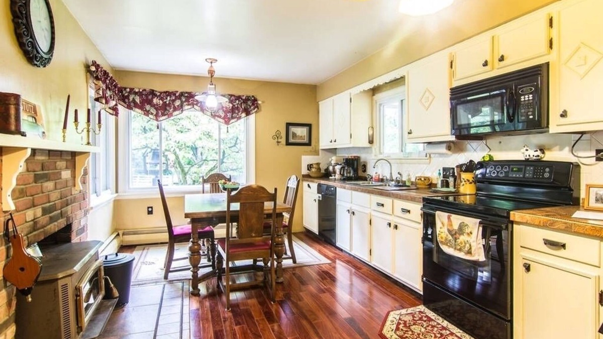 Tallmadge Other | 1890 Victorian Home in Country Setting, conveniently located