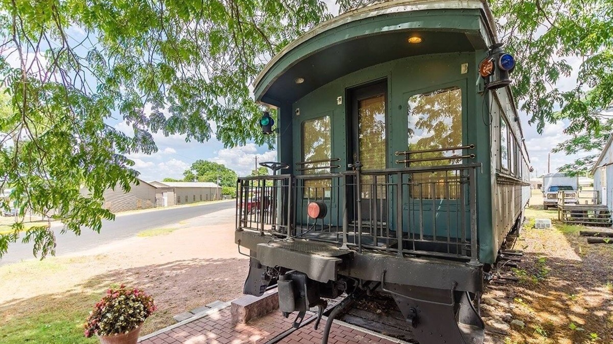 Fredericksburg House | 1894 Private Pullman Palace Ca 1 Bedroom Apts by Redawning
