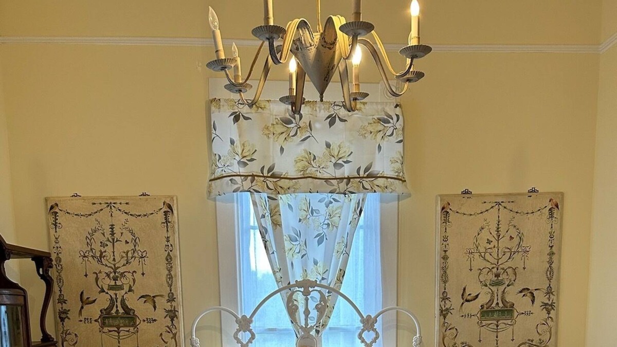 North Newport News Bed & Breakfast | 1896 Historic mansion turned Bed & Breakfast with a general store & event space.